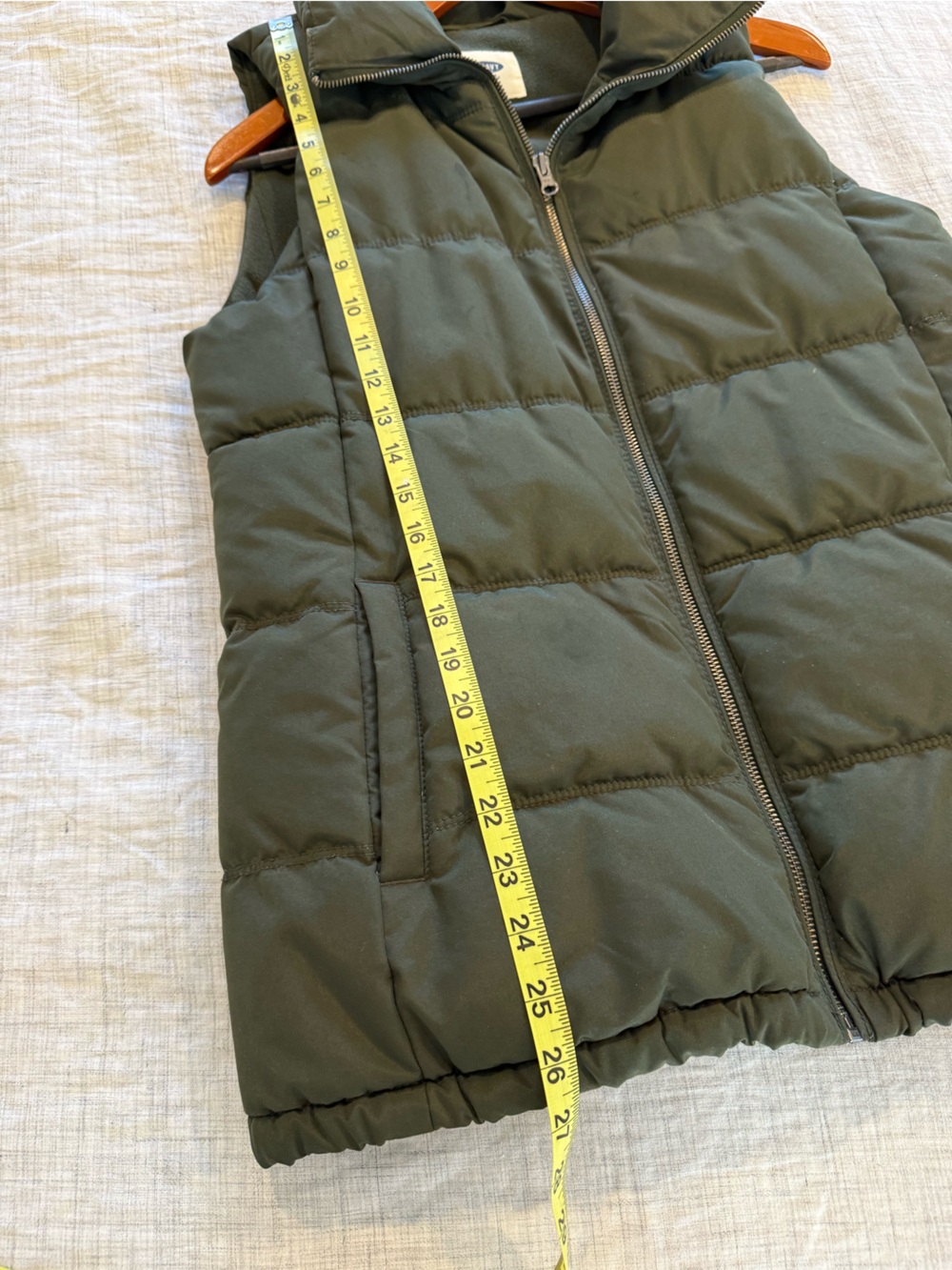 Old Navy Women's Olive Green Quilted Puffer Vest - Picture 3 of 6